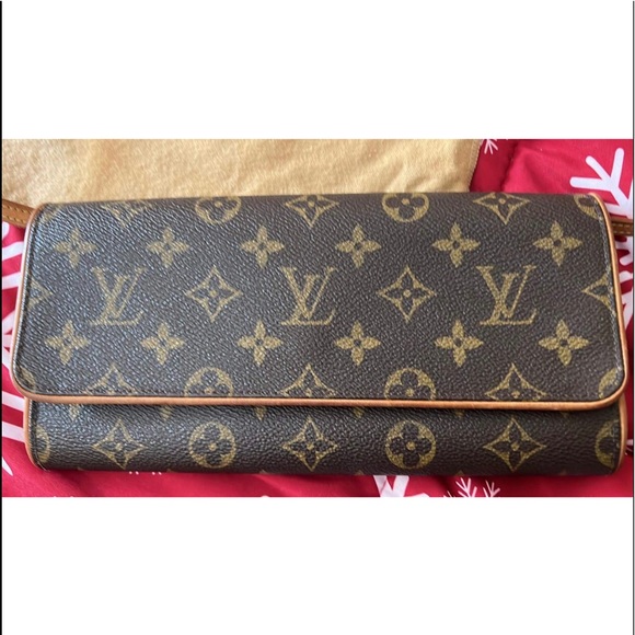 Louis Vuitton Pochette Clutch PM Monogram Canvas Crossbody bag in Brown - Picture 5 of 15